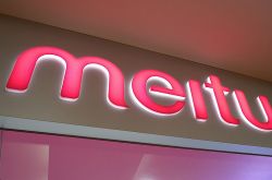 押宝手机、电商接连受挫,游戏会是美图的救命