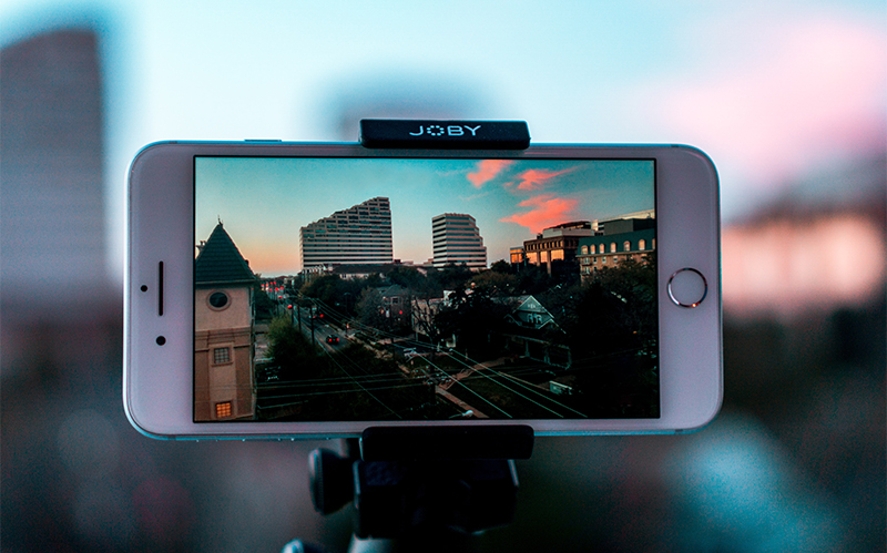 雷军:天使投资人经历让我学会找风口 小米未来